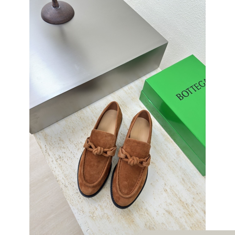 bo*te*ga Ve*ne*ta leather shoes